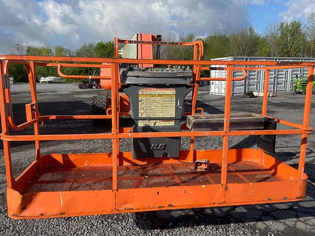 Image of JLG 800A equipment image 3