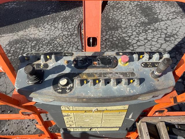 Image of JLG 800A equipment image 4