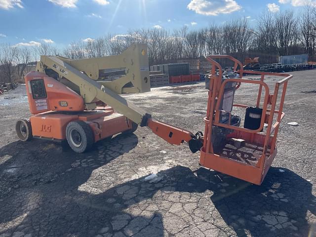 Image of JLG E400A equipment image 1