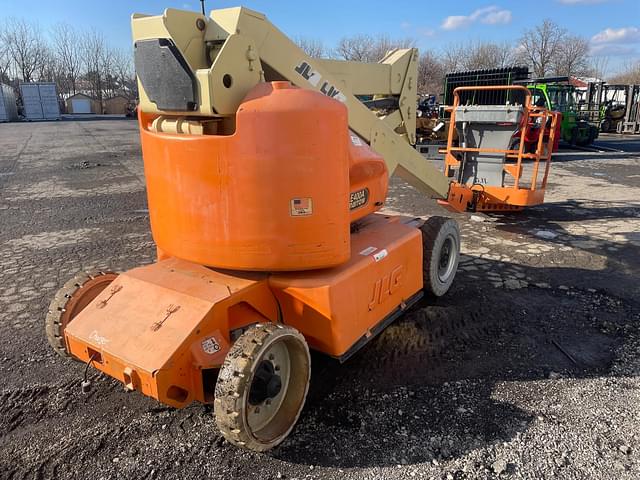 Image of JLG E400A equipment image 2