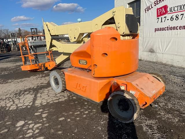 Image of JLG E400A equipment image 3