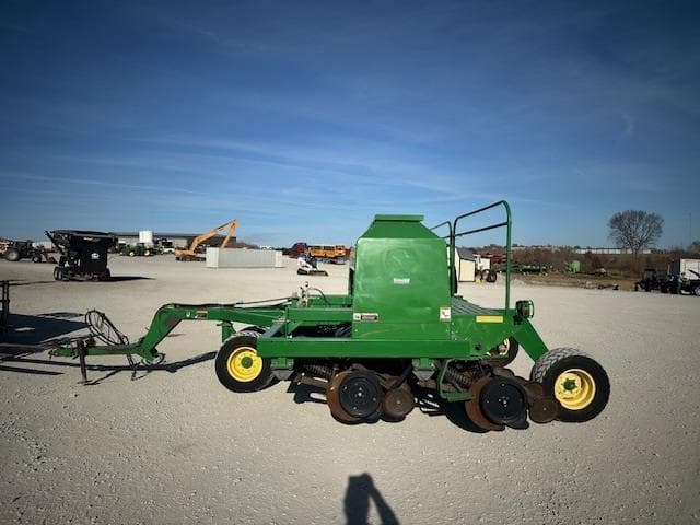 Image of John Deere 1590 equipment image 1