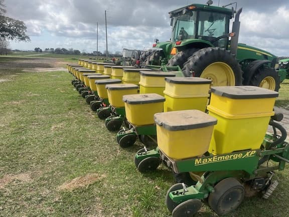 Image of John Deere 1720 equipment image 2