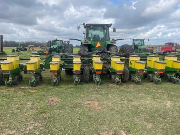 Image of John Deere 1720 equipment image 1