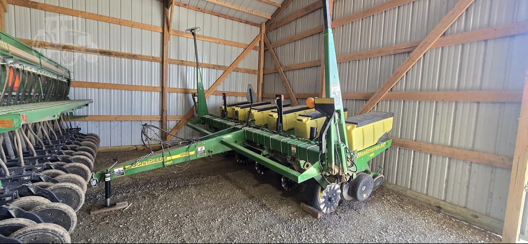 Image of John Deere 1750 Primary image
