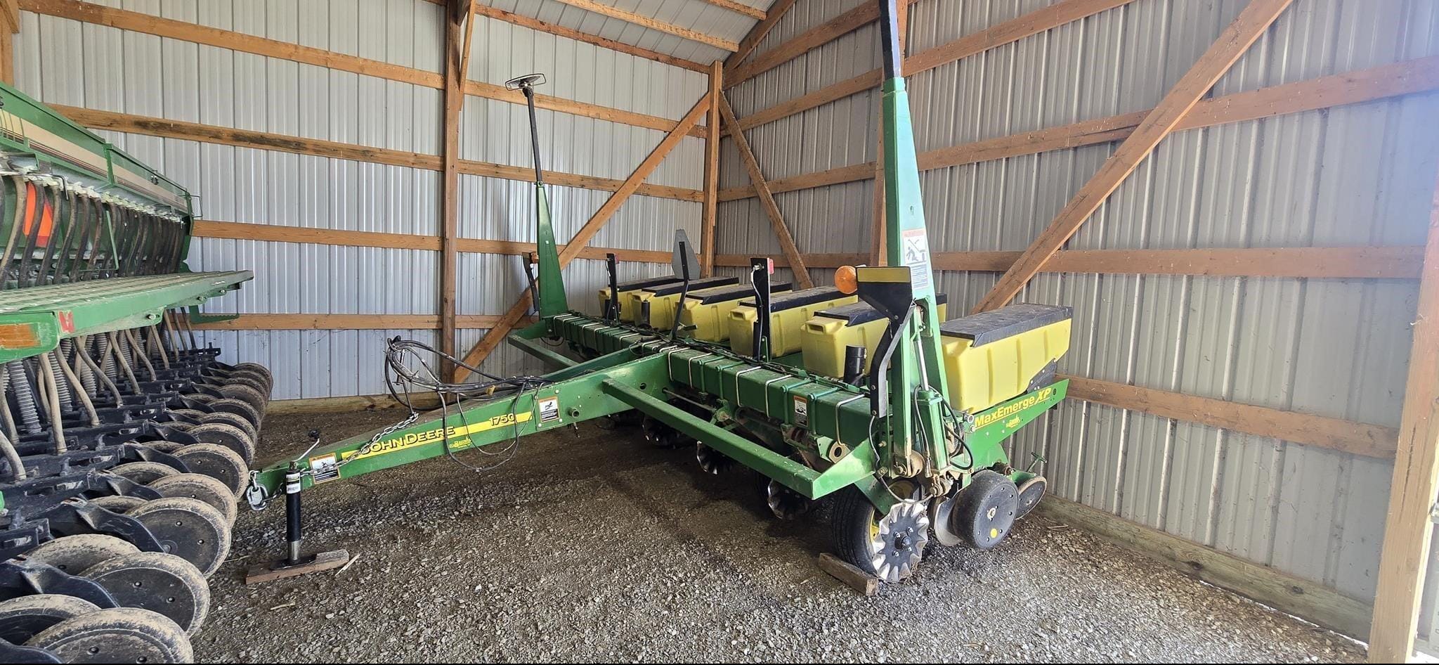 2006 John Deere 1750 Equipment Image0