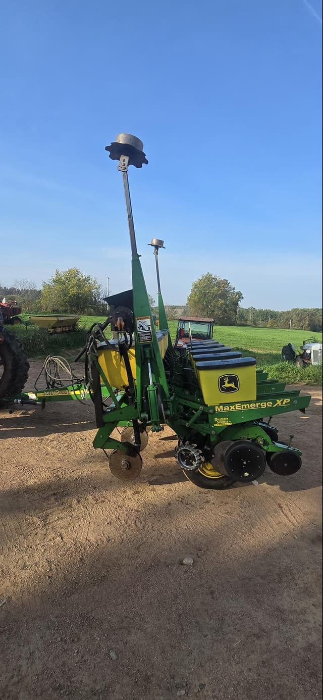 Image of John Deere 1750 equipment image 1