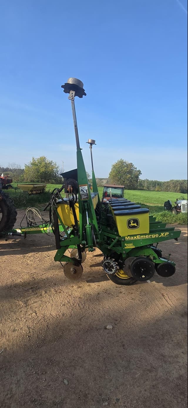 Image of John Deere 1750 equipment image 1
