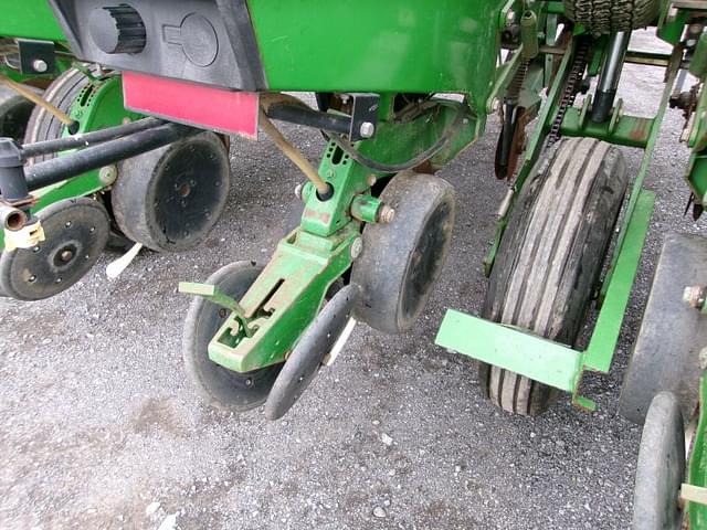 Image of John Deere 1750 equipment image 3