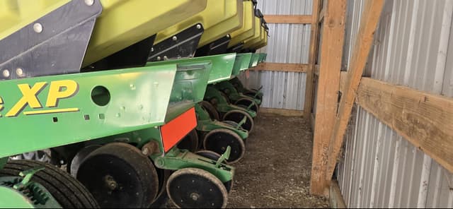 Image of John Deere 1750 equipment image 4