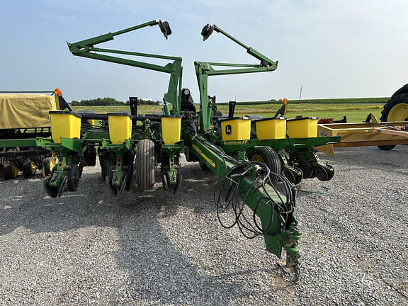 Image of John Deere 1760 Image 0