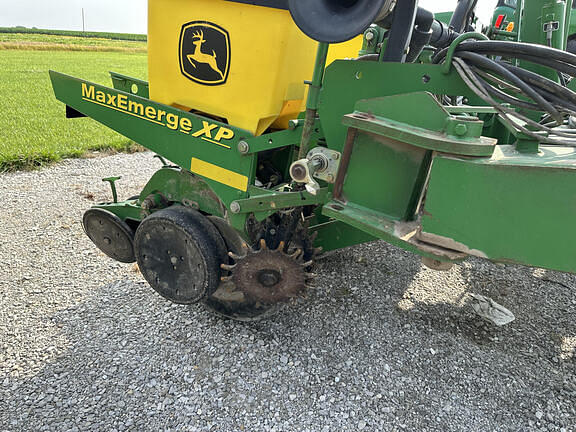 Image of John Deere 1760 Image 1