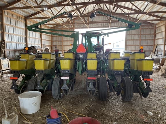 Image of John Deere 1760 equipment image 2