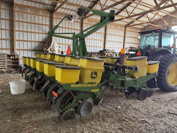 Image of John Deere 1760 equipment image 3