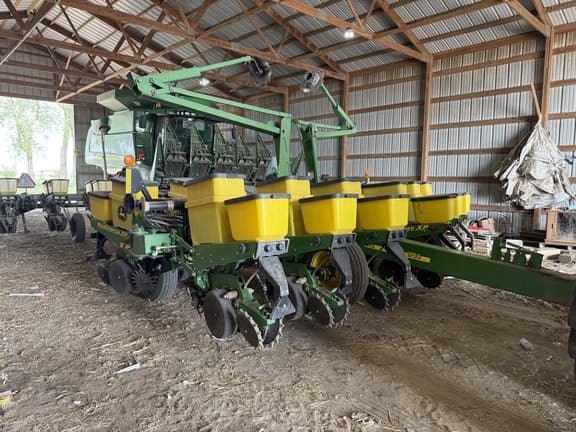 Image of John Deere 1760 equipment image 4