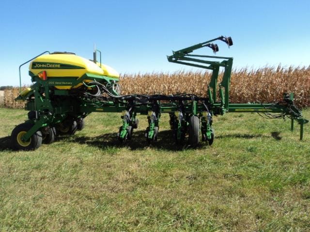 Main image John Deere 1770