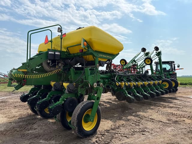 Image of John Deere 1770 equipment image 2