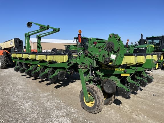 Image of John Deere 1770 equipment image 3