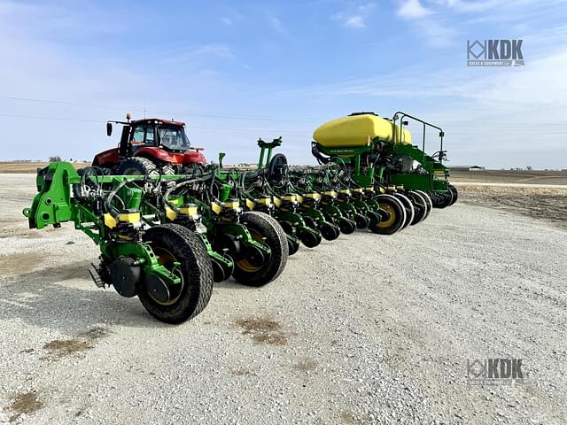 Image of John Deere 1770 equipment image 1