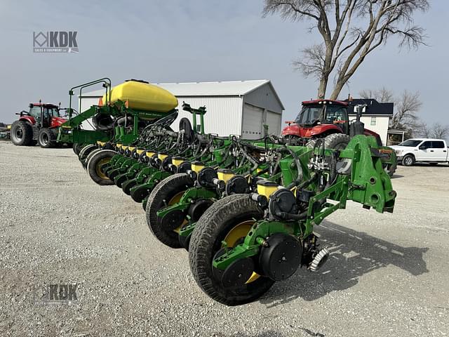 Image of John Deere 1770 equipment image 2