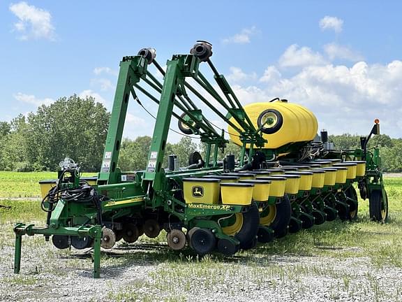 Image of John Deere 1770 equipment image 1