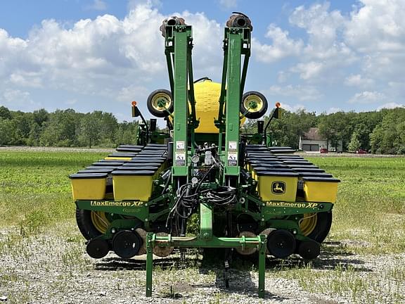 Image of John Deere 1770 equipment image 2