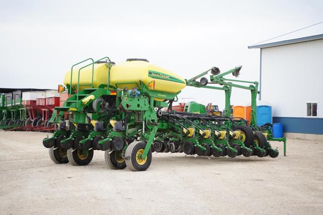 Image of John Deere 1770 equipment image 4