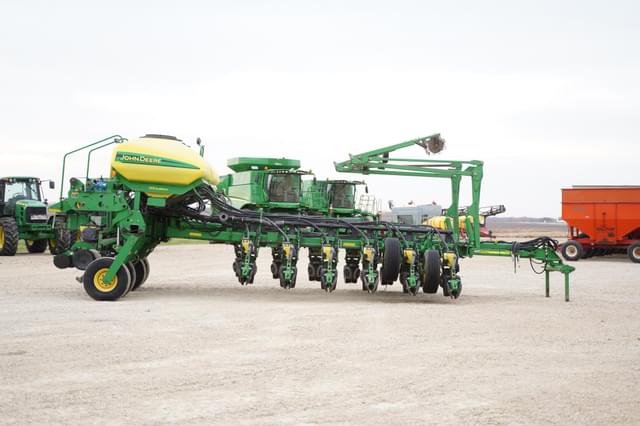 Image of John Deere 1770 equipment image 3