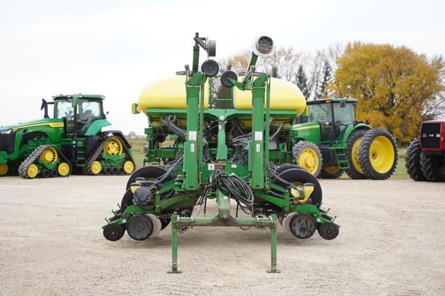 Image of John Deere 1770 equipment image 1