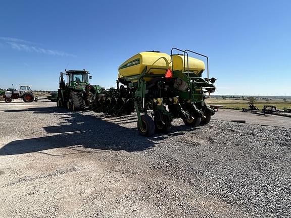 Image of John Deere 1770 equipment image 1