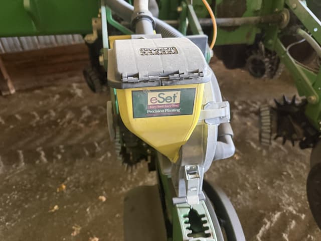 Image of John Deere 1770 equipment image 4