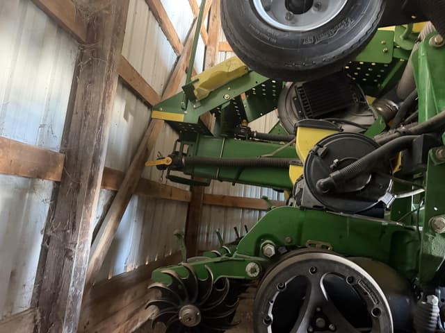 Image of John Deere 1770 equipment image 3