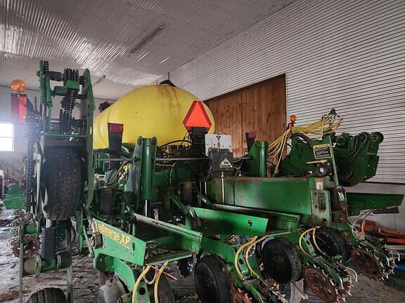 Image of John Deere 1770 equipment image 1