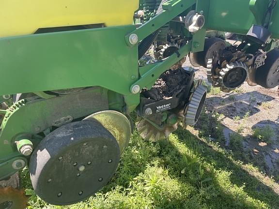 Thumbnail image John Deere 1770 12