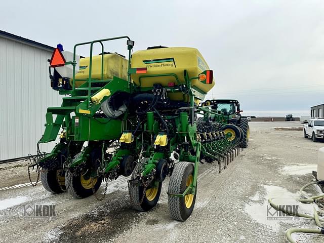 Image of John Deere 1770 equipment image 1