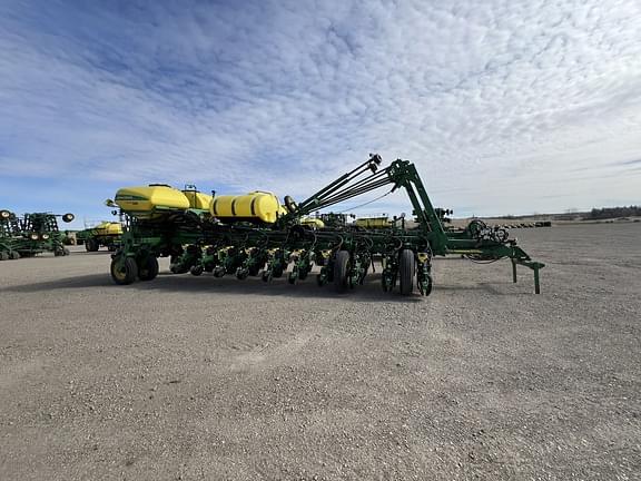 Image of John Deere 1770 equipment image 1