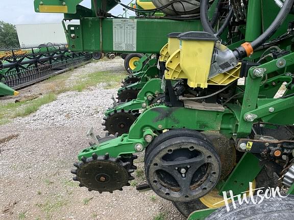 Image of John Deere 1770 equipment image 4