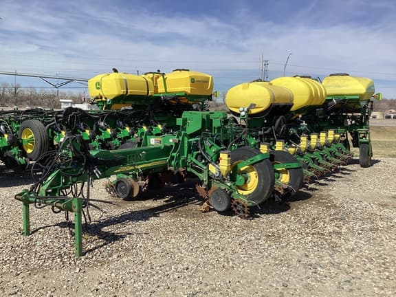 Image of John Deere 1770 equipment image 2