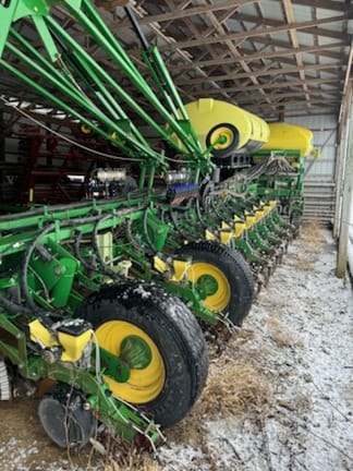 2006 John Deere 1770 Equipment Image0