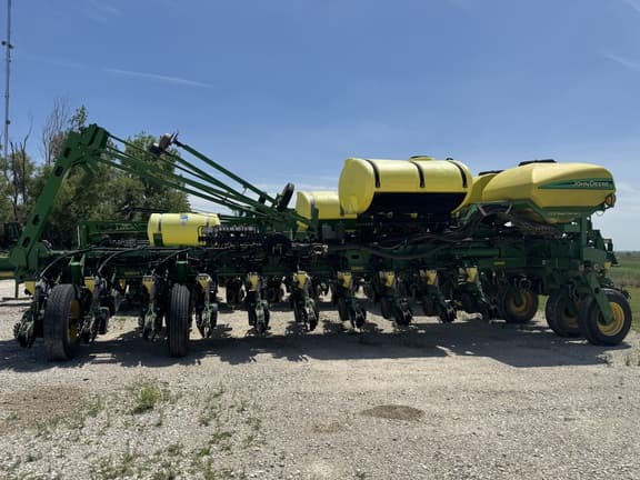 Image of John Deere 1770 equipment image 3