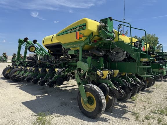Image of John Deere 1770 equipment image 4