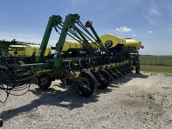 Image of John Deere 1770 equipment image 2