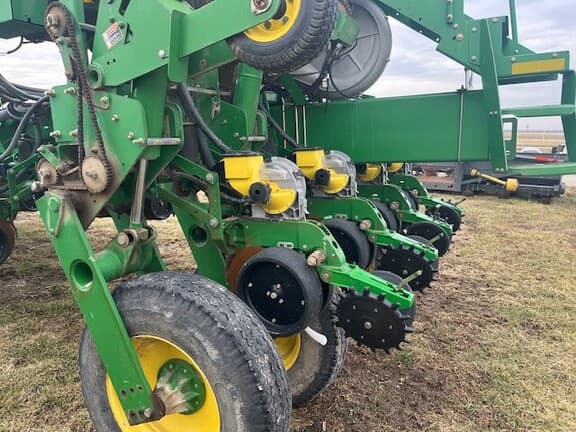 Image of John Deere 1770 equipment image 4