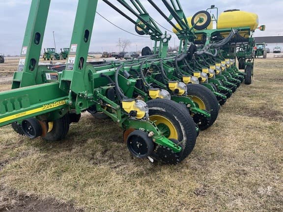 Image of John Deere 1770 equipment image 3