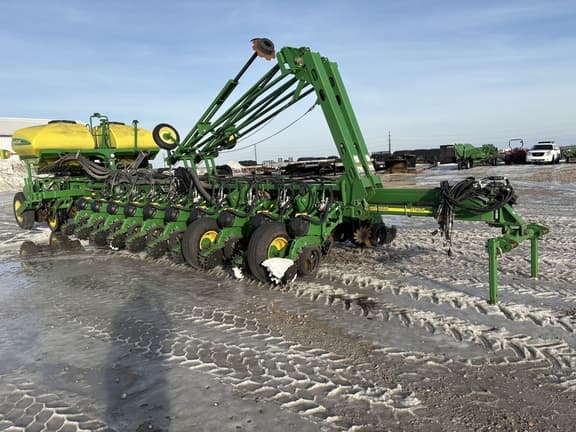 Image of John Deere 1770 equipment image 2