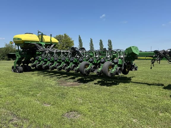 Image of John Deere 1770 equipment image 2