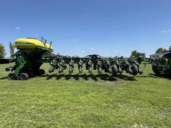 Image of John Deere 1770 equipment image 3