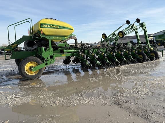 Image of John Deere 1770 equipment image 4