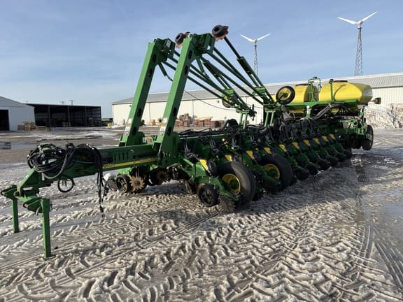 Image of John Deere 1770 equipment image 1