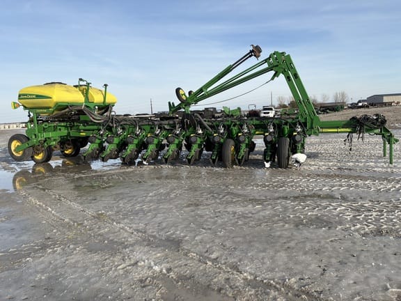 2006 John Deere 1770 Equipment Image0